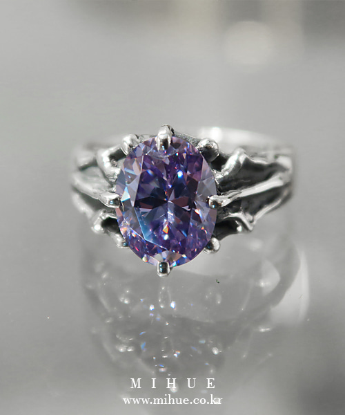 Bloodcell oval stone ring