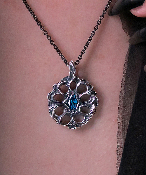 Round vessel silver pendant &amp; necklace